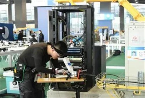 山東工業技師學院計算機網絡應用專業 計算機技術開發的實踐路徑與職業前景